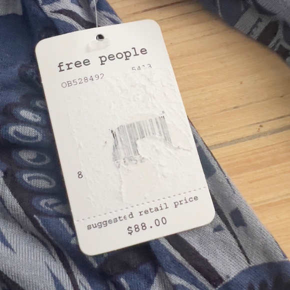 FREE PEOPLE Sapphire Combo Amour Cold Shoulder NWT Blouse S rayon floral blue - Picture 6 of 8